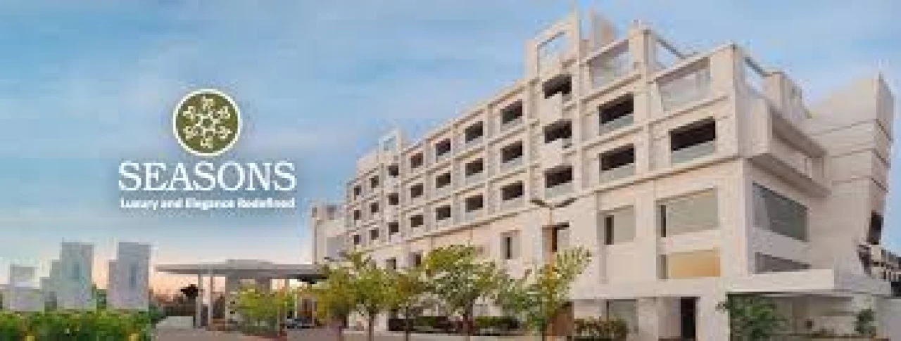 SEASON HOTEL